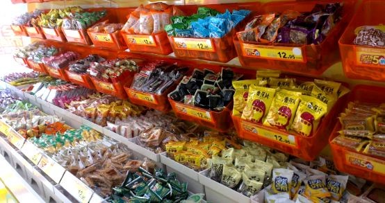 白酒概念與休閑食品龍頭股 食品銷(xiāo)售領(lǐng)域的雙輪驅(qū)動(dòng)